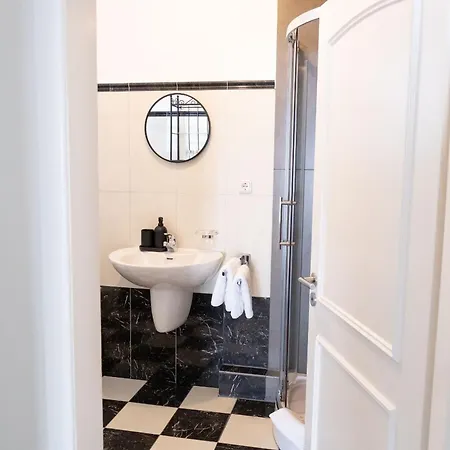Cabinett 1876 B&B 트리텐하임